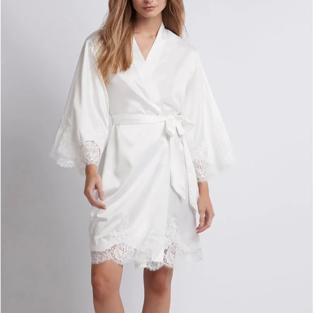 Olivia Homebodii Robe White Size M